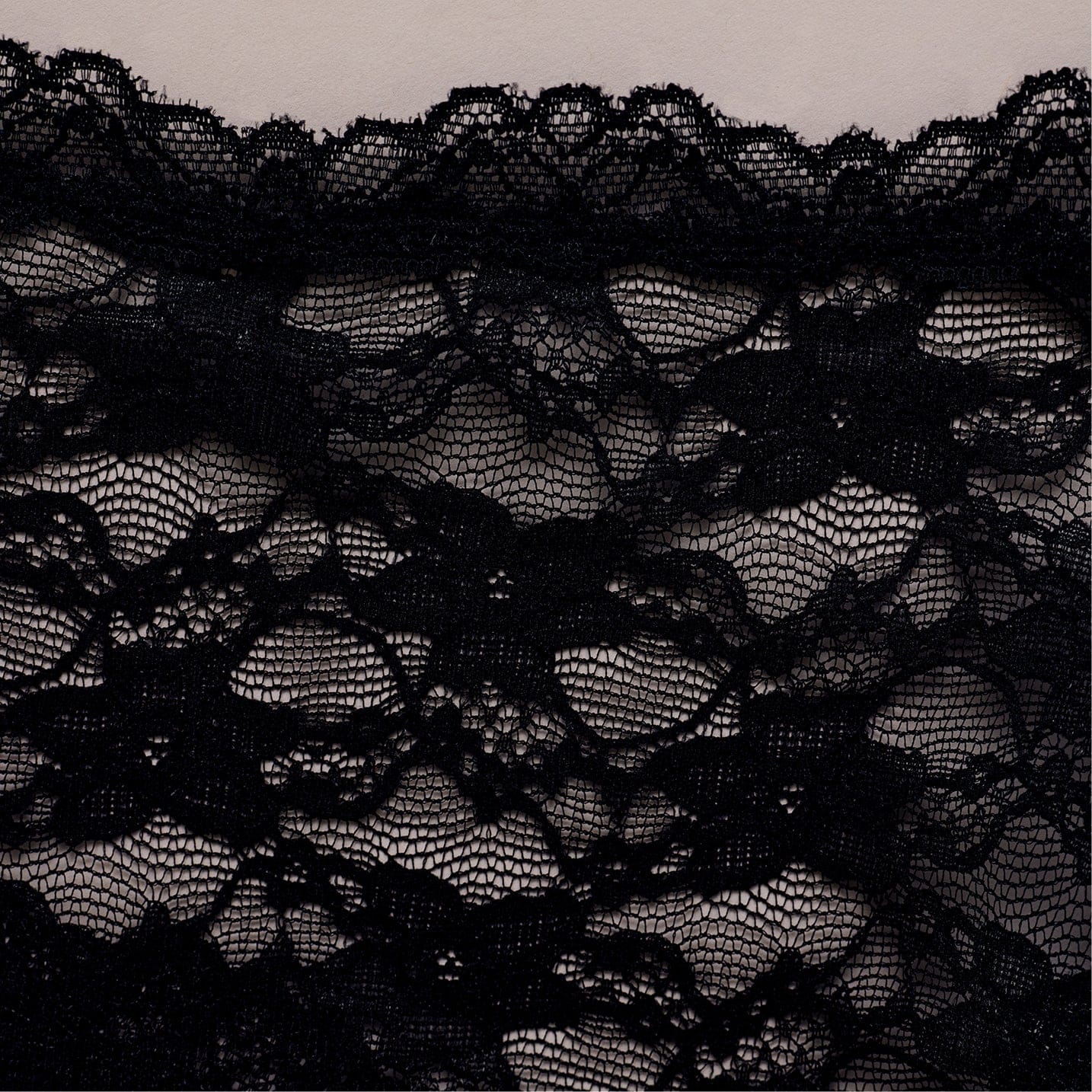 Effortless Lace Thong Black - Image 4