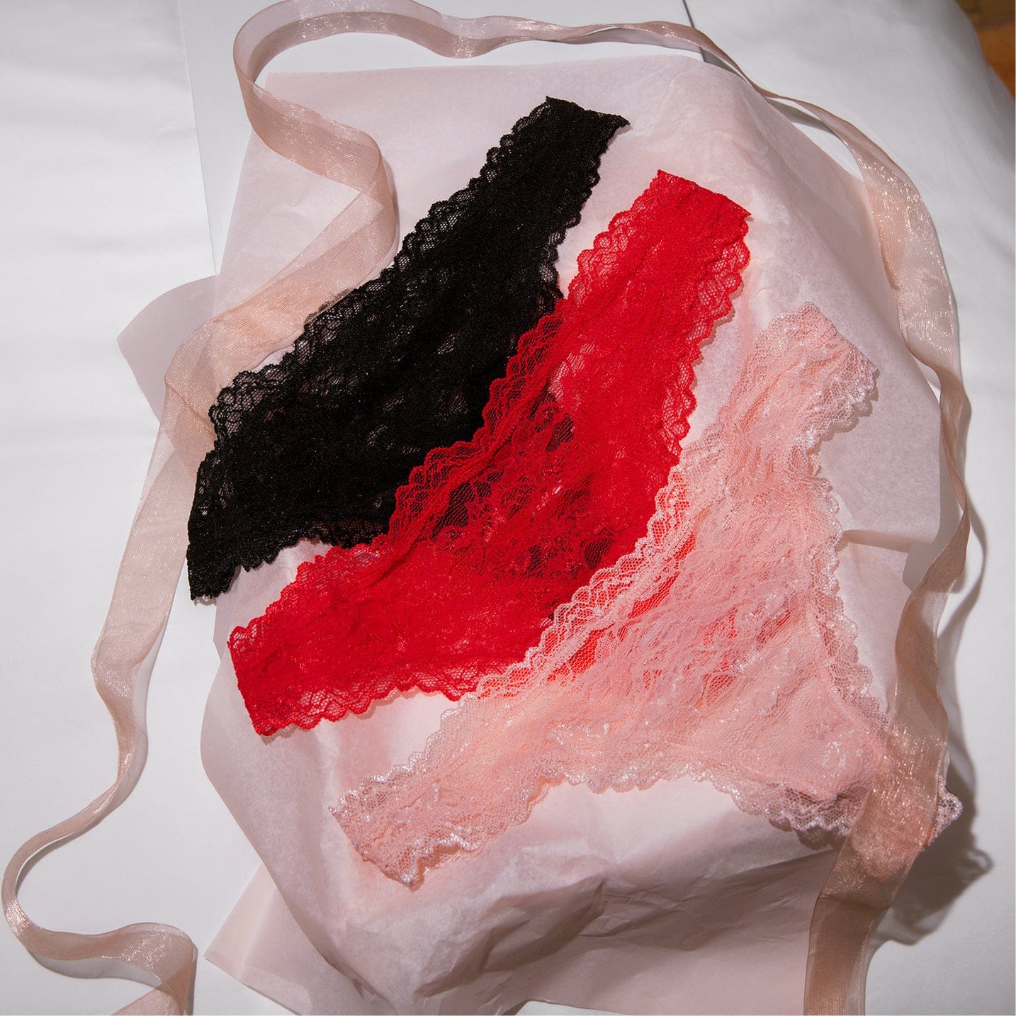 Effortless Lace Thong Cherie - Image 5